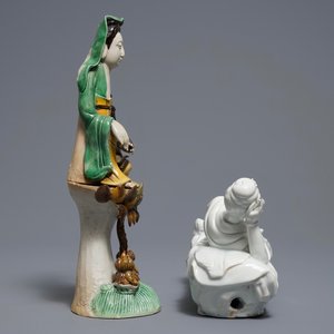 Two Chinese verte bisquit and blanc de Chine figures of Guanyin, 18/19th C. — 照片 3