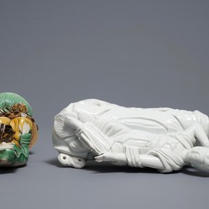 Two Chinese verte bisquit and blanc de Chine figures of Guanyin, 18/19th C. — 照片 7