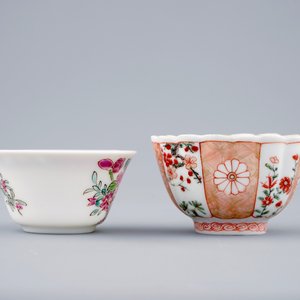 Two Chinese verte-Imari and famille rose cups and saucers, Kangxi/Yongzheng — 照片 5
