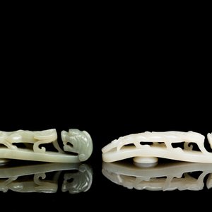 Two Chinese white and celadon jade belt hooks, Qing — photo 4