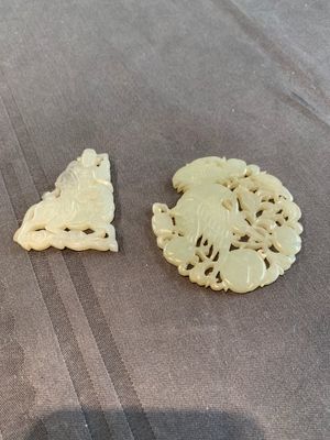 Two Chinese white and celadon jade 'crane' and 'deity' plaques, Qing — photo 1