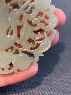 Two Chinese white and celadon jade 'crane' and 'deity' plaques, Qing — photo 11