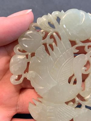 Two Chinese white and celadon jade 'crane' and 'deity' plaques, Qing — photo 14