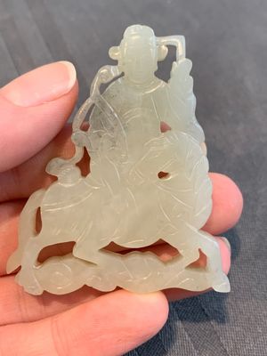 Two Chinese white and celadon jade 'crane' and 'deity' plaques, Qing — photo 15