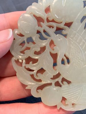 Two Chinese white and celadon jade 'crane' and 'deity' plaques, Qing — photo 6