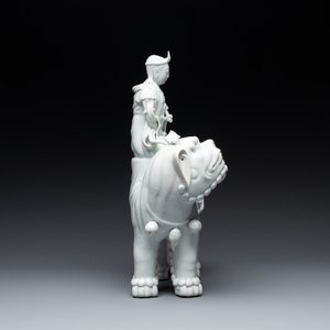 Two Chinese white-glazed Bodhisattva, a sancai-glazed duck and a turquoise-glazed lion, 20th C. — photo 3