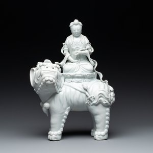 Two Chinese white-glazed Bodhisattvas, a sancai-glazed duck and a turquoise-glazed lion, 20th C. — foto 2