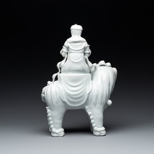 Two Chinese white-glazed Bodhisattvas, a sancai-glazed duck and a turquoise-glazed lion, 20th C. — foto 4
