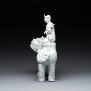Two Chinese white-glazed Bodhisattvas, a sancai-glazed duck and a turquoise-glazed lion, 20th C. — foto 5