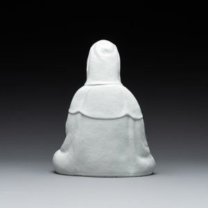 Two Chinese white-glazed Bodhisattvas, a sancai-glazed duck and a turquoise-glazed lion, 20th C. — foto 10