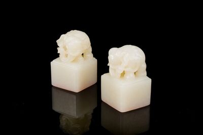 Two Chinese white jade 'elephant' seals of Wen Yuan Ge Bao 文渊阁寳 and Wen Hua Dian Bao 文華殿寶, Qing