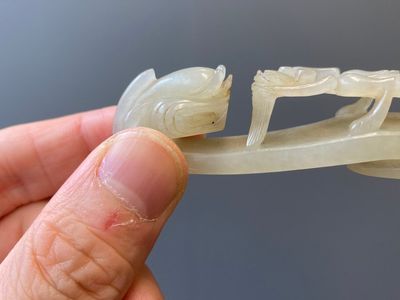 Two Chinese white jade fine carved belt hooks, Qing — 照片 17