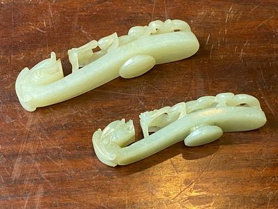 Two Chinese white jade fine carved belt hooks, Qing — 照片 2