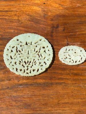 Two Chinese white jade plaques with deer, bat and double happiness design, 19th C. — photo 1