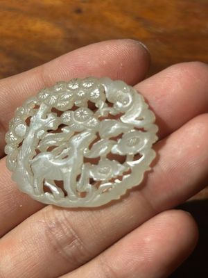Two Chinese white jade plaques with deer, bat and double happiness design, 19th C. — photo 13