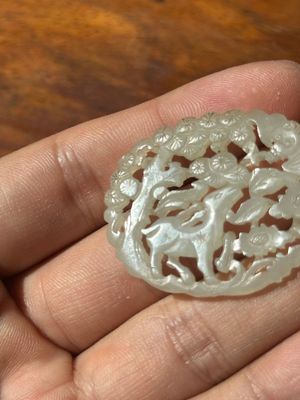 Two Chinese white jade plaques with deer, bat and double happiness design, 19th C. — photo 14