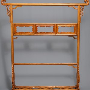 Two Chinese wooden textile hangers, 20th C. — photo 2