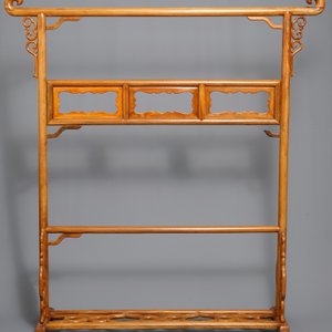 Two Chinese wooden textile hangers, 20th C. — photo 3