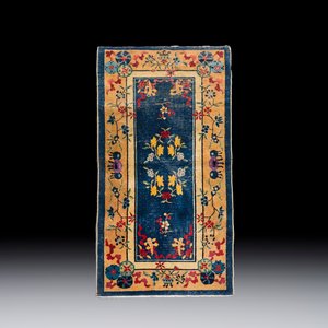 Two Chinese woollen carpets with floral design — photo 4