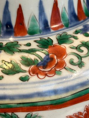 Two Chinese wucai vases, one mounted as a lamp, Transitional period — photo 16