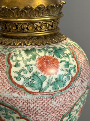 Two Chinese wucai vases, one mounted as a lamp, Transitional period — photo 3
