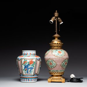 Two Chinese wucai vases, one mounted as a lamp, Transitional period — photo 1