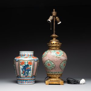 Two Chinese wucai vases, one mounted as a lamp, Transitional period — photo 2