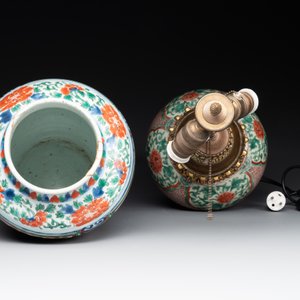 Two Chinese wucai vases, one mounted as a lamp, Transitional period — photo 3