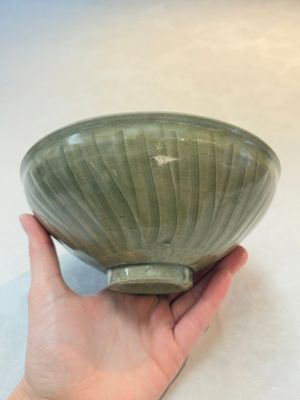 Two Chinese Yaozhou celadon bowls with anhua floral design, Song/Yuan — photo 11