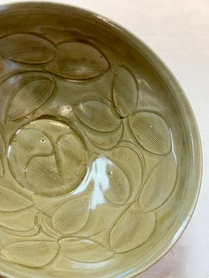 Two Chinese Yaozhou celadon bowls with anhua floral design, Song/Yuan — photo 13