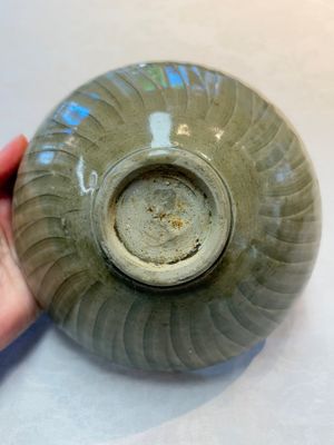 Two Chinese Yaozhou celadon bowls with anhua floral design, Song/Yuan — photo 14