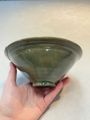 Two Chinese Yaozhou celadon bowls with anhua floral design, Song/Yuan — photo 2