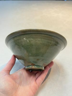 Two Chinese Yaozhou celadon bowls with anhua floral design, Song/Yuan — photo 3