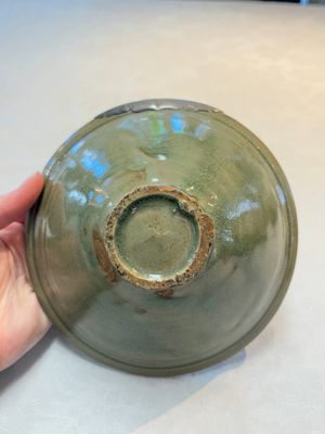 Two Chinese Yaozhou celadon bowls with anhua floral design, Song/Yuan — photo 6