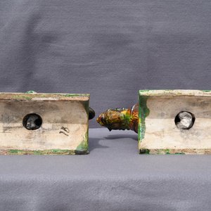 Two Chinese yellow and green-glazed 'horserider' roof tiles, Ming — 照片 29