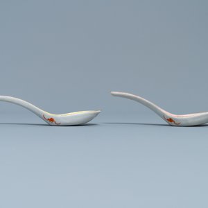 Two Chinese yellow- and pink-ground spoons, Tongzhi mark and of the period — 照片 3