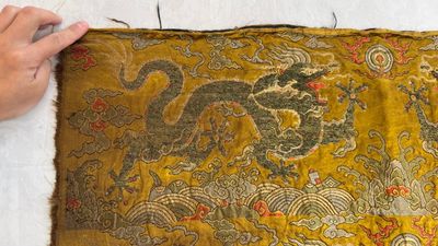 Two Chinese yellow-ground kesi silk 'Dragon' panels, late Ming — photo 19