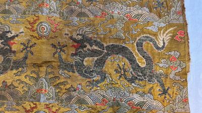 Two Chinese yellow-ground kesi silk 'Dragon' panels, late Ming — photo 23