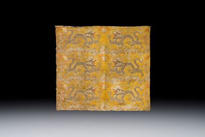Two Chinese yellow-ground kesi silk 'Dragon' panels, late Ming — photo 4