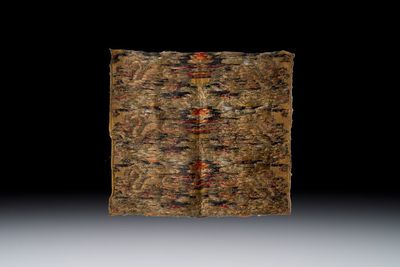 Two Chinese yellow-ground kesi silk 'Dragon' panels, late Ming — photo 5