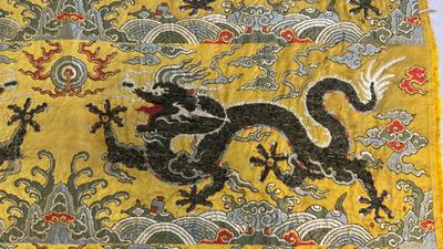 Two Chinese yellow-ground kesi silk 'Dragon' panels, late Ming — photo 6