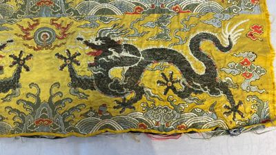 Two Chinese yellow-ground kesi silk 'Dragon' panels, late Ming — photo 7