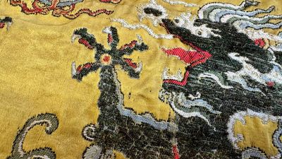 Two Chinese yellow-ground kesi silk 'Dragon' panels, late Ming — photo 8