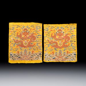 Two Chinese yellow-ground seed-stitch embroidered 'Dragon' panels — foto 1
