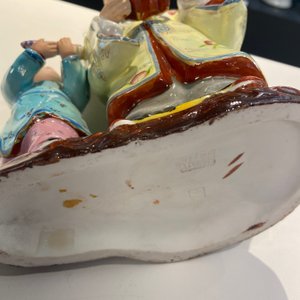 Two Chinese Yixing stoneware teapots and a famille rose 'Shou Lao' group, Kangxi and 20th C. — 照片 13