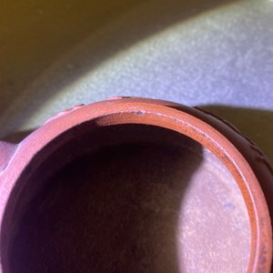 Two Chinese Yixing stoneware teapots and a famille rose 'Shou Lao' group, Kangxi and 20th C. — 照片 34