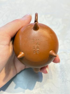 Two Chinese Yixing stoneware teapots and covers, Mengchen 孟臣 marks, 19th C. — photo 19