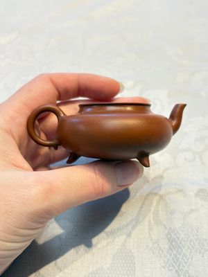 Two Chinese Yixing stoneware teapots and covers, Mengchen 孟臣 marks, 19th C. — photo 2