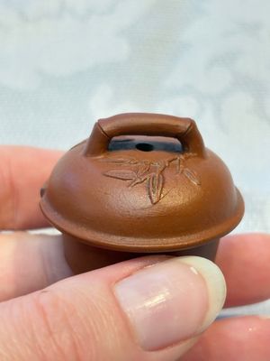 Two Chinese Yixing stoneware teapots and covers, Mengchen 孟臣 marks, 19th C. — photo 23