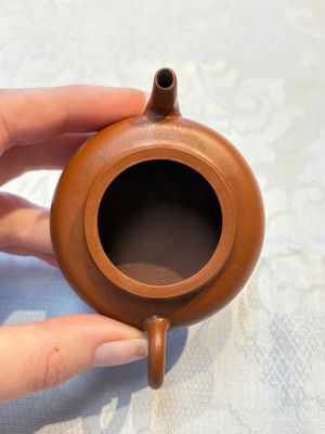 Two Chinese Yixing stoneware teapots and covers, Mengchen 孟臣 marks, 19th C. — photo 6